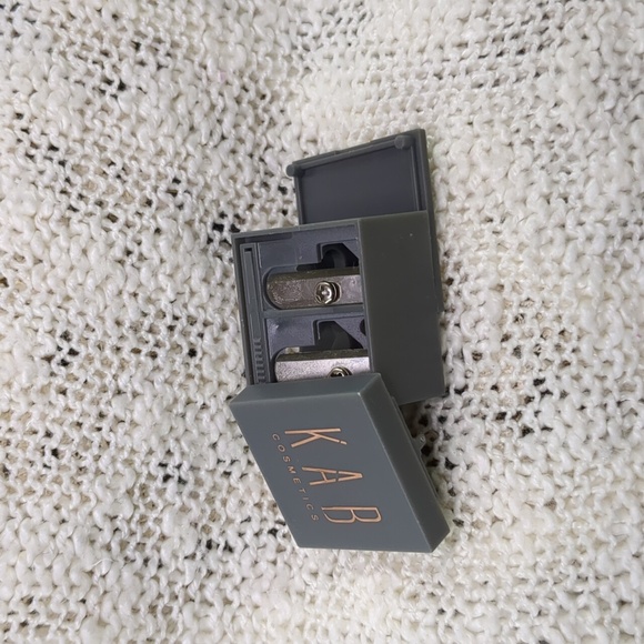 KAB Cosmetics Lip Liner in Cosmopolitan & Sharpener Duo - Picture 9 of 10